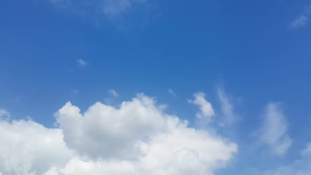 Boucle De Beaux Nuages Dans Le Ciel Bleu Time lapse 