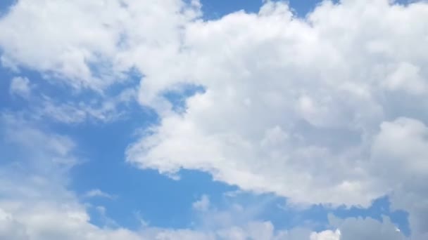 Boucle de beaux nuages 