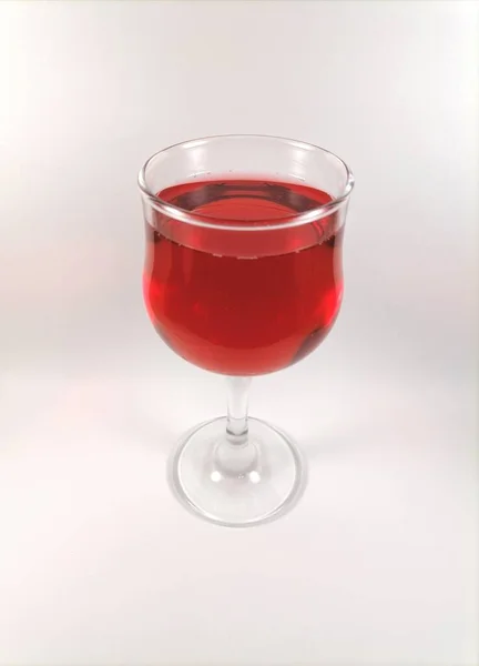 Glas Wein Auf Weißem Hintergrund — Stockfoto