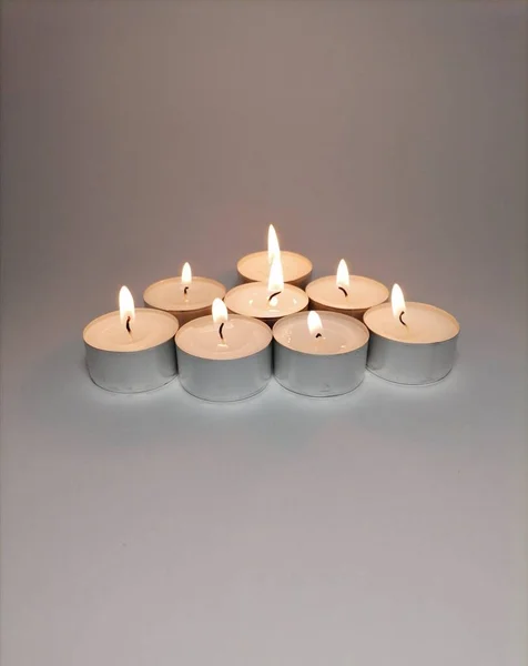 Velas Ardientes Sobre Fondo Blanco — Foto de Stock