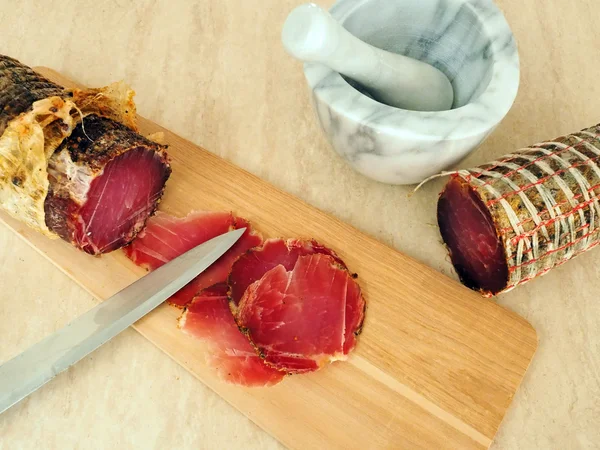 taze dilimlenmiş capocollo