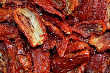 Güneş kurutulmuş domates