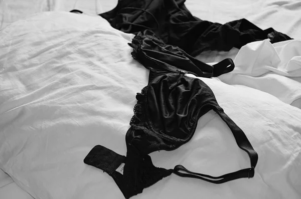 Yatakta iç çamaşırı