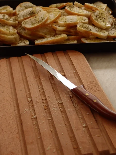 bread, toasted bread, olive oil, oregano