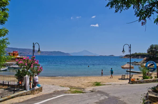 Small Greek Village Harbor Amoulani Island Holy Mountain Athos Background — Stock Photo, Image