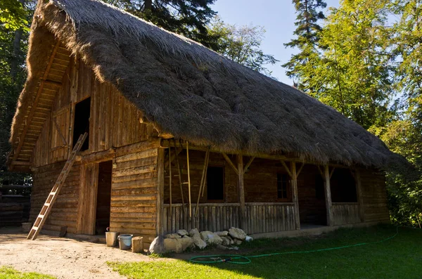 Gamla Stall Vid Bergsområdet Semenic Nationalpark Västra Rumänien — Stockfoto