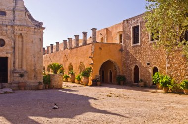 Yunanistan 'ın Girit adasındaki ünlü Arcady Manastırı' ndaki avluda.