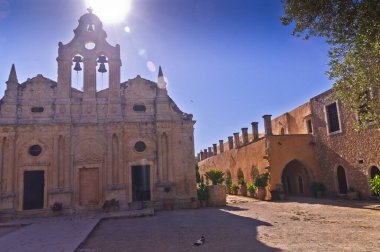 Yunanistan 'ın Girit adasındaki ünlü Arcady Manastırı' ndaki avluda.
