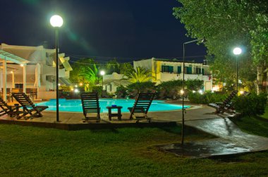 Yunanistan 'ın Sithonia kentinde akşam partisi için havuz barı hazır