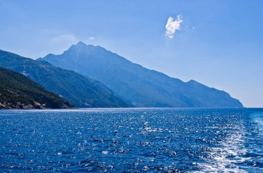 Yunanistan 'ın kutsal dağ Athos, Chalkidiki, Yunanistan' da Ege kıyıları