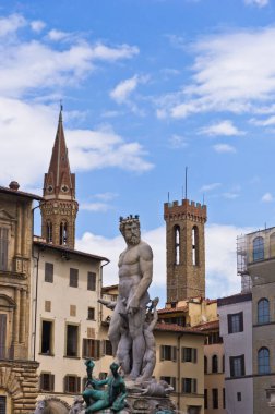 İtalya 'nın Floransa kentindeki Vecchio Sarayı' nın önündeki Meclis Meydanı 'ndaki Neptün Fontu