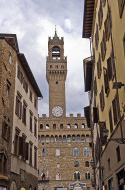 Floransa, Toskana, İtalya 'nın merkezindeki Vecchio sarayının saat kulesi