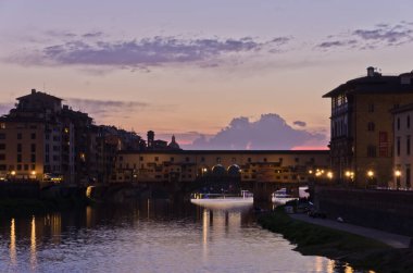 Ponte Vecchio Köprüsü, Floransa Alacakaranlık, Toskana, İtalya