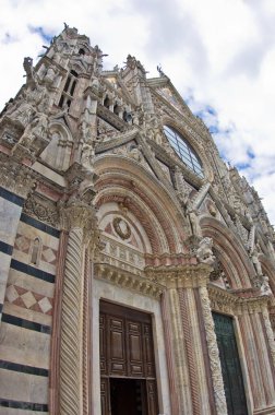 Siena Katedrali, Toskana, İtalya 'nın dış mimarisinin geniş açılı ayrıntıları