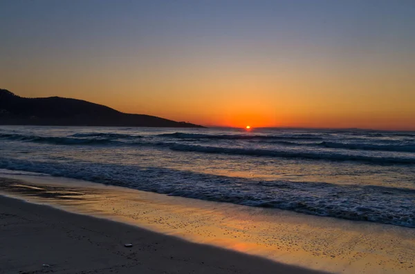Восход Солнца Волны Золотом Пляже Остров Тассос Греции — стоковое фото