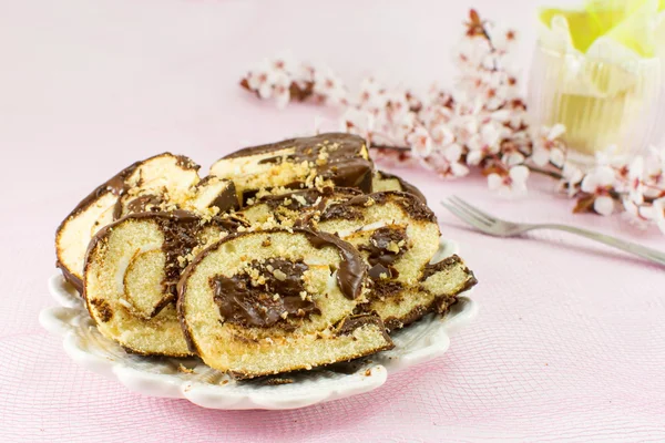 Zelfgemaakte strudel met cherry bloemen — Stockfoto