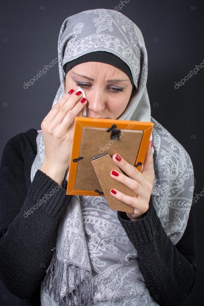 Mujer gimiendo Mujer gimiendo