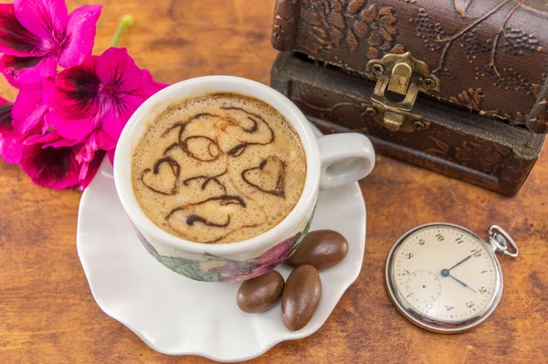 Handwerkskaffee auf einem Holztisch — Stockfoto