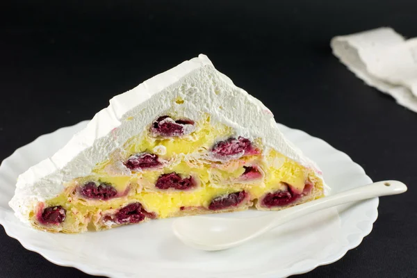 Triangle cherry cake — Stock Photo, Image