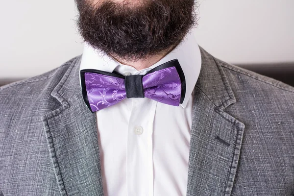 Bearded man in a suit and bow tie — Stock Photo, Image