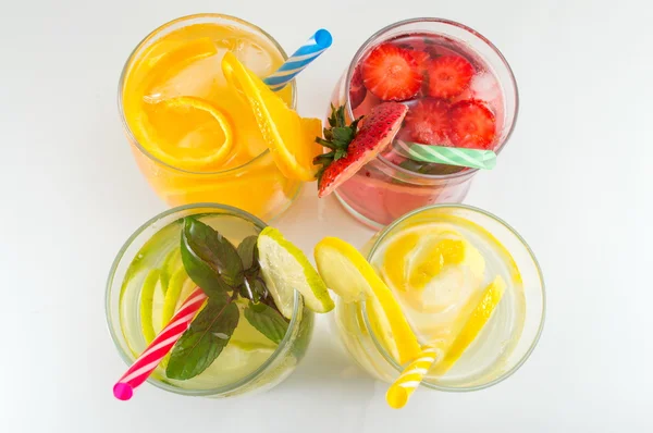 Cocktail analcolici alla frutta di calce per rinfresco estivo — Foto Stock