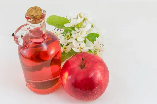 Aceto di mele e mele decorato con fiori — Foto Stock