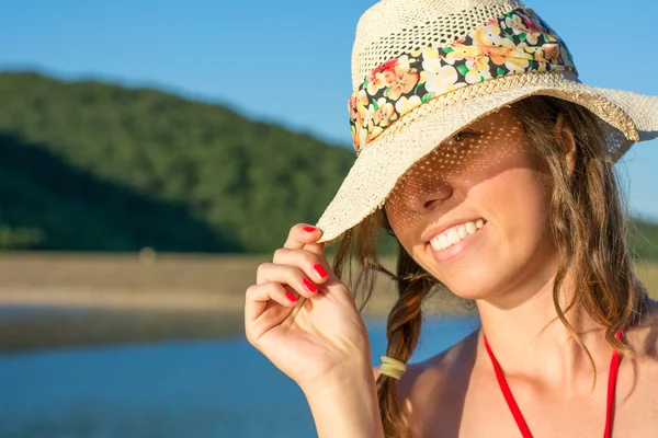 Portrait of beautiful women by the lake — Stock Photo, Image