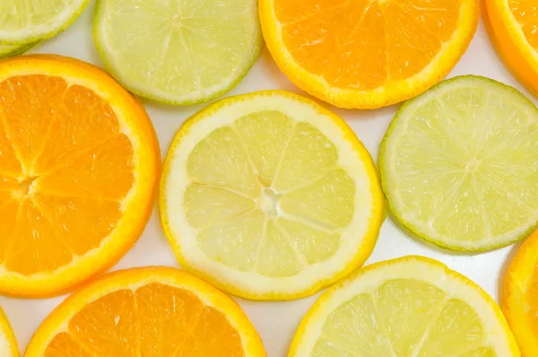 라임 열매와 오렌지 슬라이스 배경 만들기 — 스톡 사진