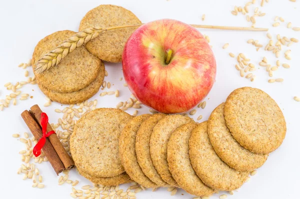 Интегрированное печенье с семенами яблок и пшеницы — стоковое фото