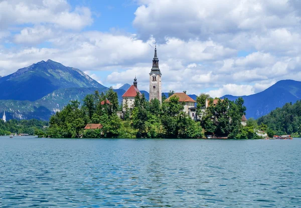 Bled lake in Slovenia, view at famous church — Stock Photo, Image