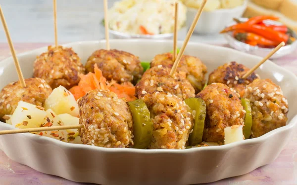 Meatballs on a plate decorated with vegetables — Stock Photo, Image