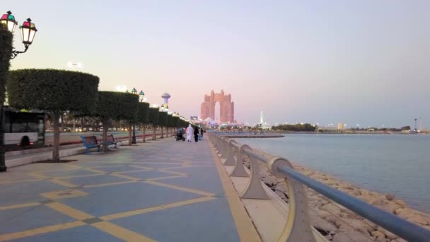 Abu Dhabi Emiratos Árabes Unidos Septiembre 2020 Escena Nocturna Isla — Vídeo de stock