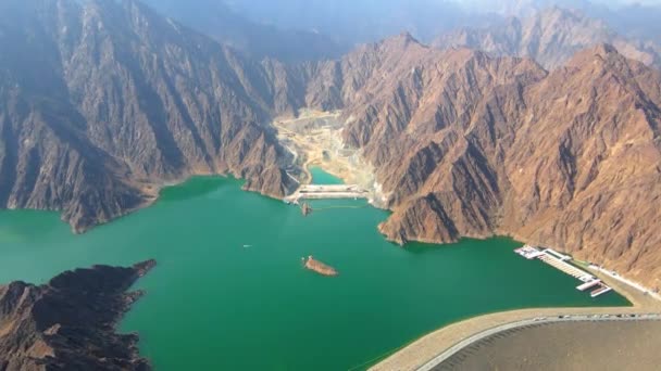 Hatta Dam Lake Mountains Enclave Region Dubai Spojené Arabské Emiráty — Stock video