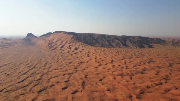 Scenic Fossil Rock Pustyni Sharjah Zjednoczonych Emiratach Arabskich Zdjęcia Lotnicze — Wideo stockowe