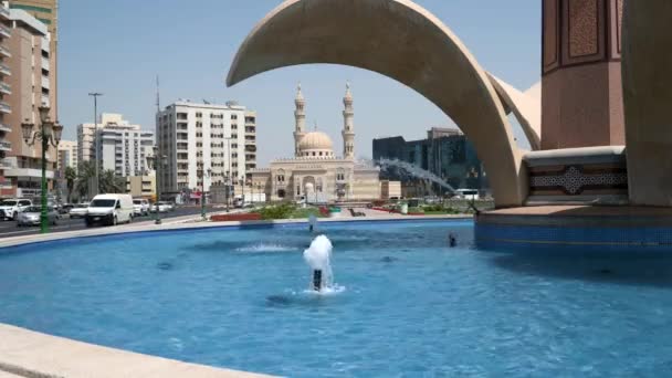 Sharjah Förenade Arabemiraten Mars 2021 Zahra Moskén Och Sharjah Clock — Stockvideo