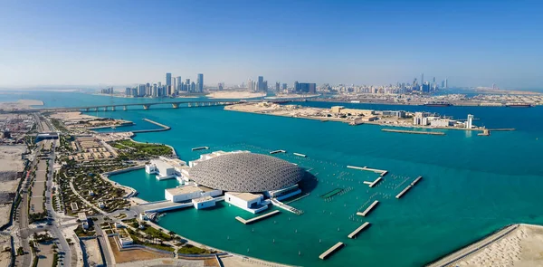 Abu Dhabi Zjednoczone Emiraty Arabskie Kwietnia 2021 Muzeum Luwru Krajobraz — Zdjęcie stockowe