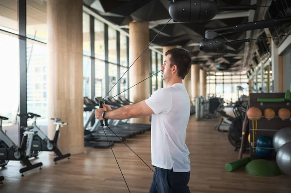 Man Exercising Gym Pec Deck Machine Chest Pectoral Muscles Cable — Stock Photo, Image