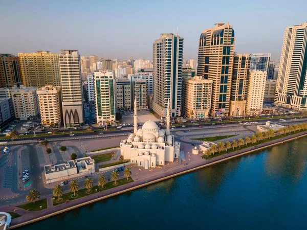 Widok Lotu Ptaka Emirat Sharjah Zjednoczonych Emiratów Arabskich Nad Wyspą — Zdjęcie stockowe