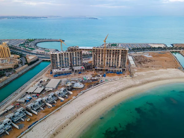 阿拉伯联合酋长国Ras Khaimah酋长国Marjan岛海滨填海造地人工岛在日出时的建造和开发 — 图库照片