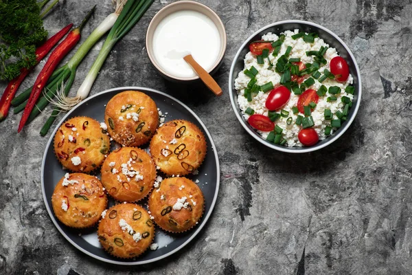 Magdalenas Con Queso Verduras Horneadas Servidas Plato —  Fotos de Stock