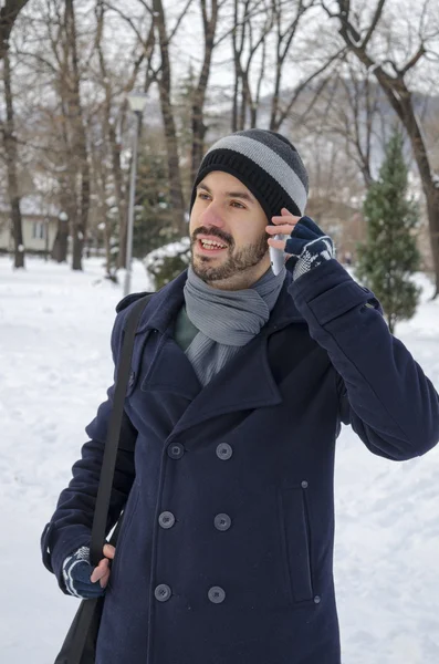 Bearded talking on a smartphone in winter — Stock Photo, Image