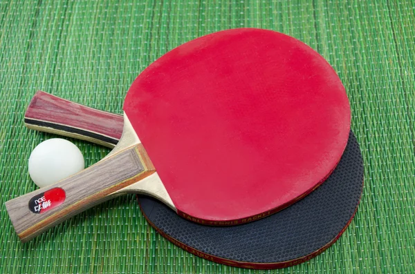 Two table tennis rackets on green surface — Stock Photo, Image