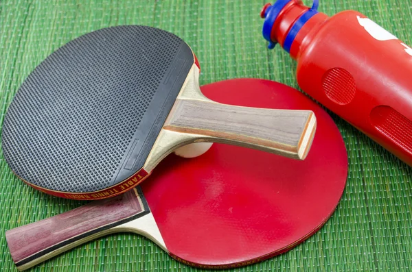 Two vintage table tennis rackets and a water bottle — Stock Photo, Image