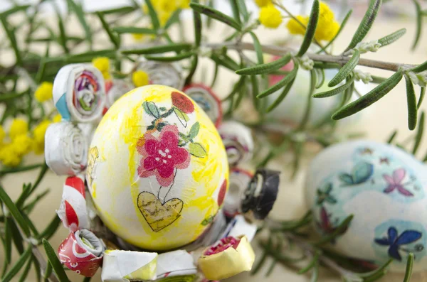 Ručně malované-decoupage velikonoční vajíčko — Stock fotografie