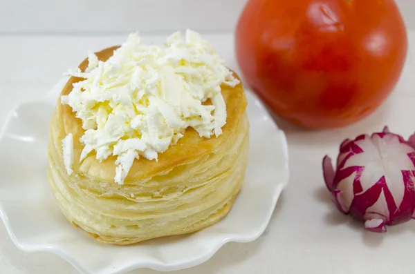 Pastel de hojaldre casero con queso —  Fotos de Stock