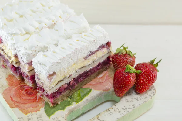 Bolo de morango com chantilly — Fotografia de Stock