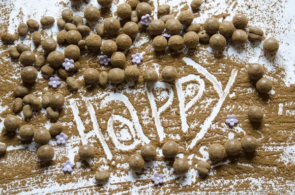 Chokladbollar på ett bord med ordet Happy — Stockfoto