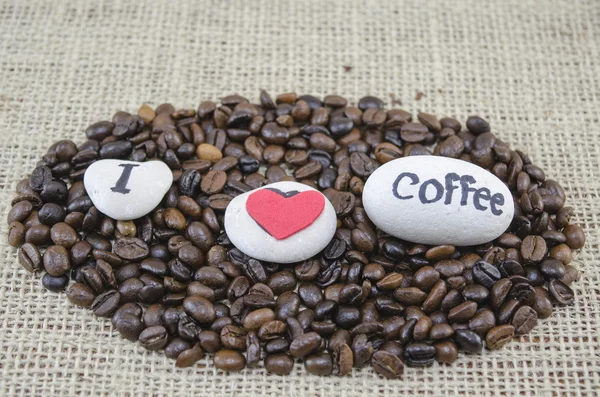 Roasted coffee beans with an "I love coffe" message — Stock Photo, Image
