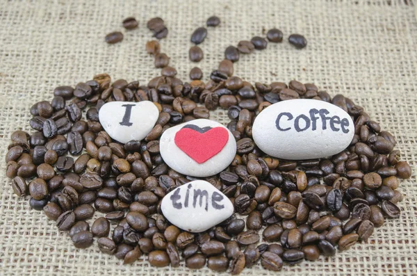 Roasted coffee beans with "I love coffe time" message — Stock Photo, Image