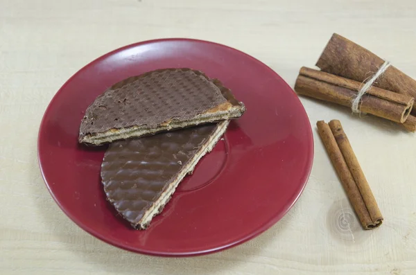 Galletas de chocolate con palitos de canela —  Fotos de Stock